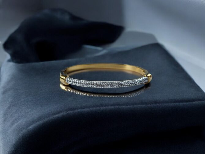 Brilliance Bangle - 18k Gold Plated Titanium Steel with Cubic Zirconia - Image 2