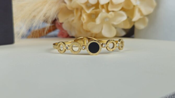 Risen Shell Bangle - Gold-Plated Titanium Steel with Black Shell & Cubic Zirconia - Image 2