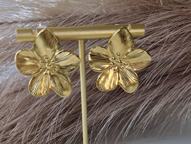 Camilia Flower Earrings - 18k Gold-Plated Floral Studs